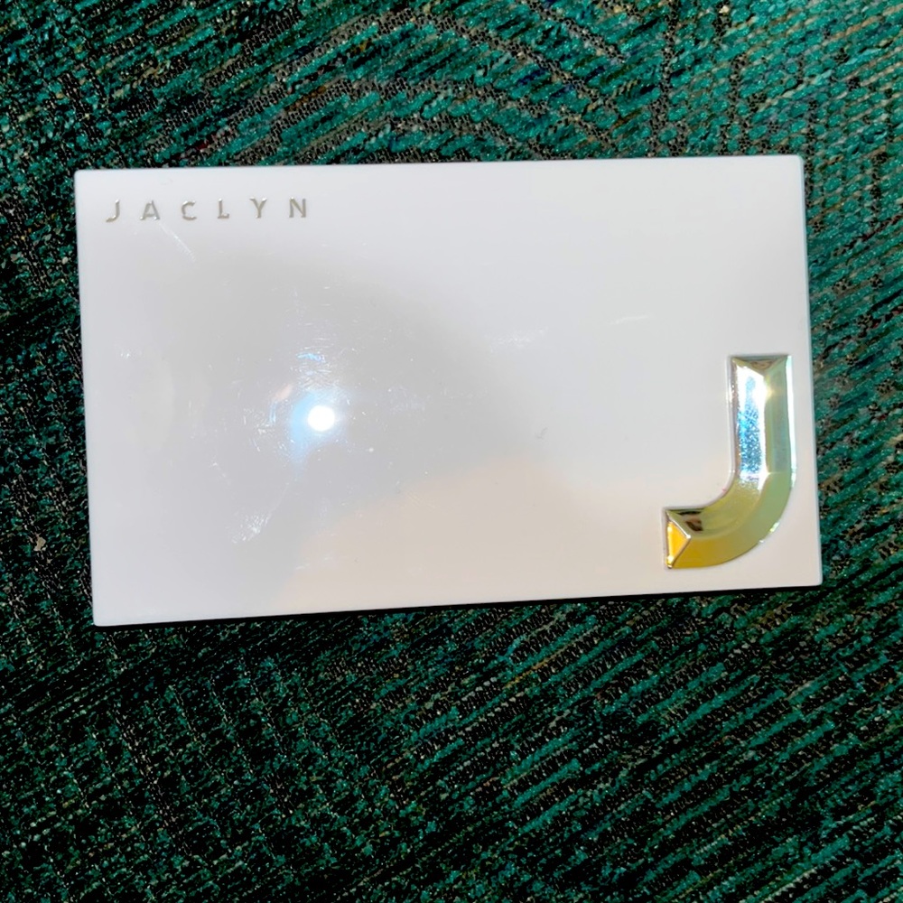 Jaclyn Cosmetics Brightening and Setting palette.
